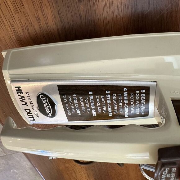 Vintage Sunbeam Hand Mixer works all parts included - Picture 7 of 14